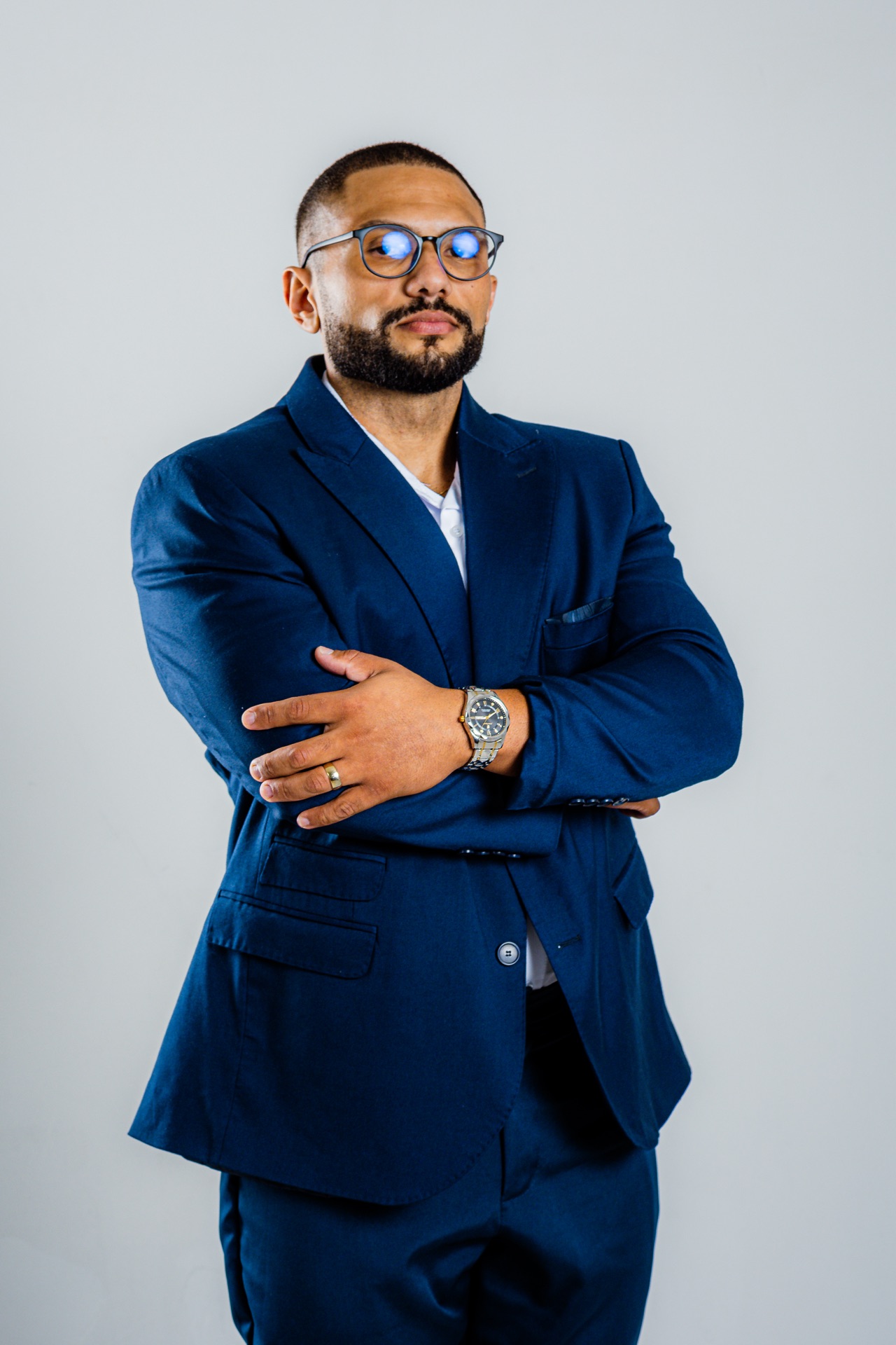 Prof. Esp. Matheus Rodrigues — terno azul marinho